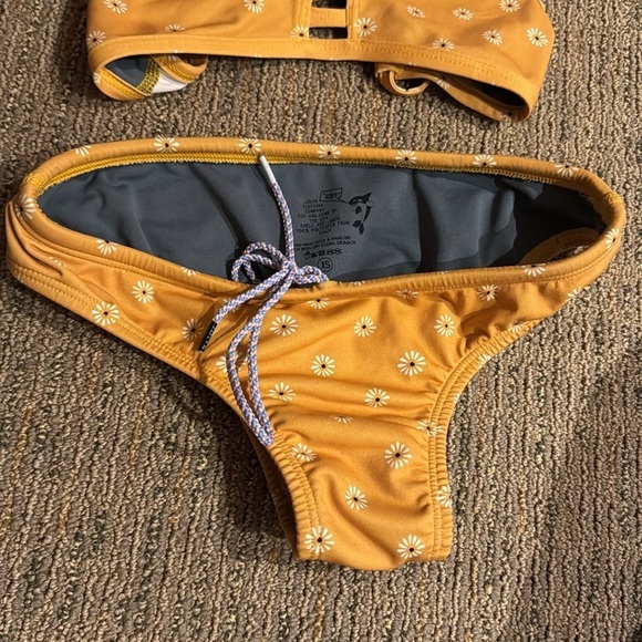Jolyn Bikini Set in XS print Andy bottoms tomcat top flowers mustard - Picture 3 of 13